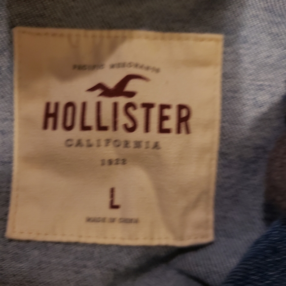 Hollister women's hooded distressed jean jacket. Size L. - Picture 8 of 8